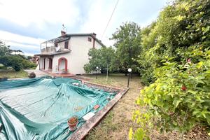 Villa indipendente su 3 livelli "NO AGENZIA"