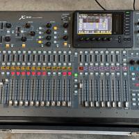 Mixer digitale Behringer X32 con Flightcase