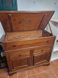 Madia, credenza d'epoca