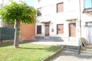 CASA SEMINDIPENDENTE A STRADELLA