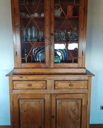 Credenza con vetrina in legno massello