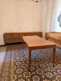 tavolo e credenza piccola