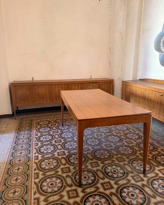 tavolo e credenza piccola