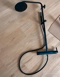 Rubinetto / colonna doccia con doccino nero