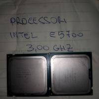 2 processori Intel E5700 (la coppia)