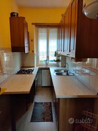 Cucina arte povera senza frigo