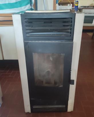 stufa a pellet Elledi star 8 con tubi canna fuma