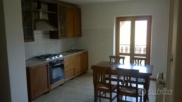 Appartamento 3 camere, con garage,cantina,orto