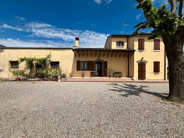 Roverchiara centro: casa singola con parco