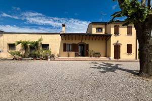 Roverchiara centro: casa singola con parco