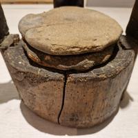 Antico Ceppo con Piastre in Pietra per Focacce