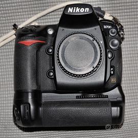 Nikon D 700  14.150 scatti con battery grip Nikon