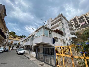 Trilocale oltre accessori in Via Salso - Viale Eu