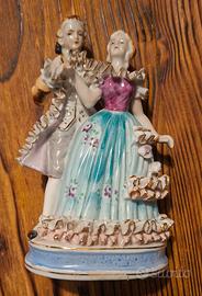 statuina in porcellana 