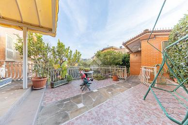 PORZIONE DI BIFAMILIARE A ROMA