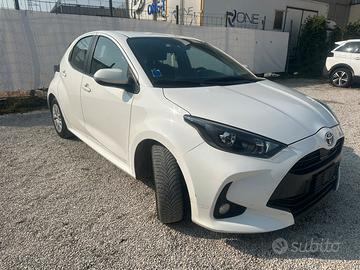 Toyota Yaris Hybrid Business Autoccaro