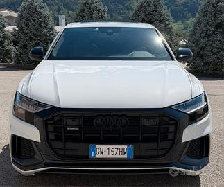 Audi Q8 50Tdi Quattro SLine bianca 