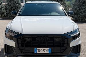 Audi Q8 50Tdi Quattro SLine bianca 