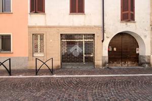 NEGOZIO A GALLIATE