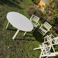 Set tavolo e sedie da giardino