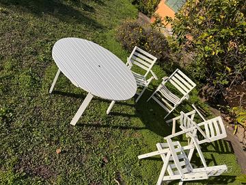 Set tavolo e sedie da giardino