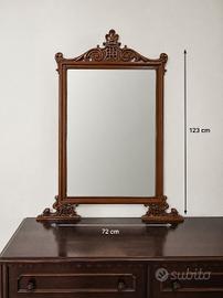 Elegante specchiera classica in legno intagliato –