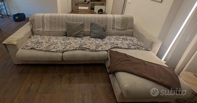 Divano con cassettone lungo