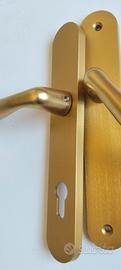 Maniglie Nuove per porte foro Yale
Con foro Yale