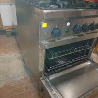 cucina 4 fuochi professionale 