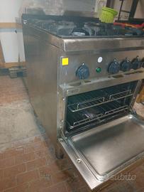 cucina 4 fuochi professionale 