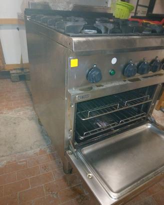 cucina 4 fuochi professionale 
