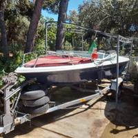 Motoscafo con carrello e due motori