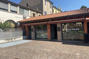 2 negozi già locati ad uso investimento