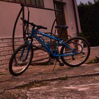 Bicicletta MTB 24 pollici per bambini.