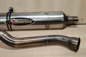 Terminale akrapovic montato su Yamaha r1 2002 2003