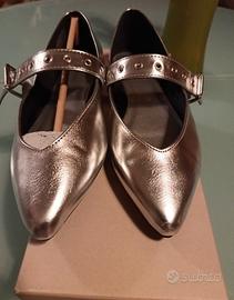 Scarpe ballerine con cinturino color argento 