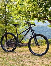 MTB enduro Commencal Meta HT AM Race montaggio Top