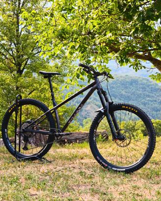 MTB enduro Commencal Meta HT AM Race montaggio Top