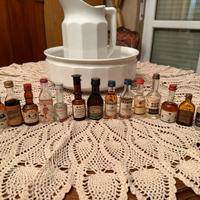 Set di mini bottigliette di alcolici da collezione