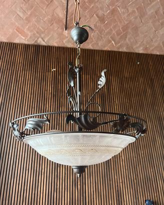 Lampadario vintage in ferro battuto