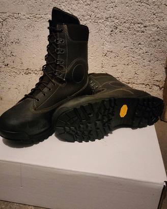 stivaletti anfibi n.45