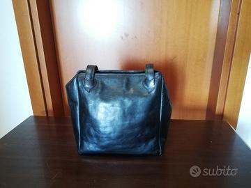 Borsa in pelle nera, lavorazione artigianale 