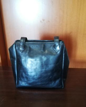 Borsa in pelle nera, lavorazione artigianale 