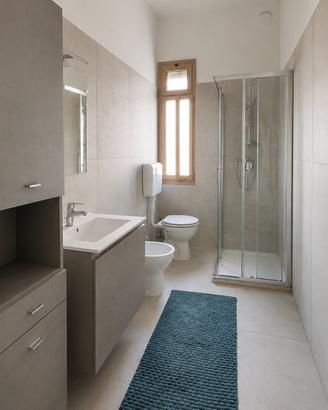 Colonna bagno girevole grigia salvaspazio