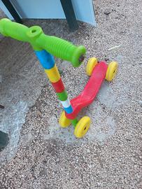 Monopattino 4 ruote bambini colorato