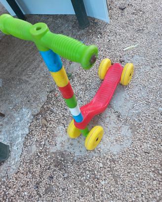 Monopattino 4 ruote bambini colorato