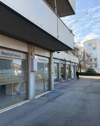 SCANDICCI Fondo commerciale con resede
