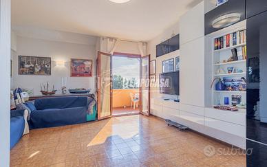 Trilocale luminoso con esposizione sud e terrazzin