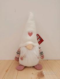 Gnomo decorativo bianco con cuore rosa