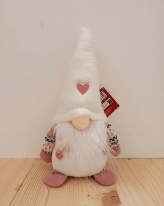 Gnomo decorativo bianco con cuore rosa